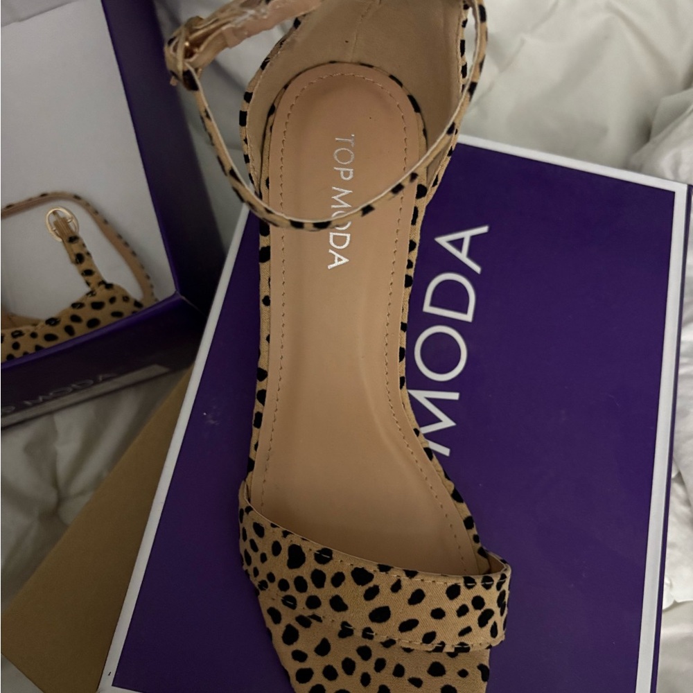 TOP Moda Tan and Black Heels with Animal Print